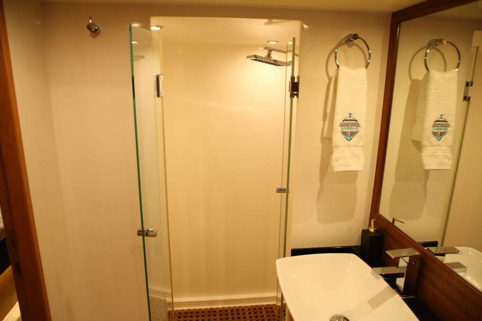 Integrity 70 ft Yacht: Modern Shower Area
