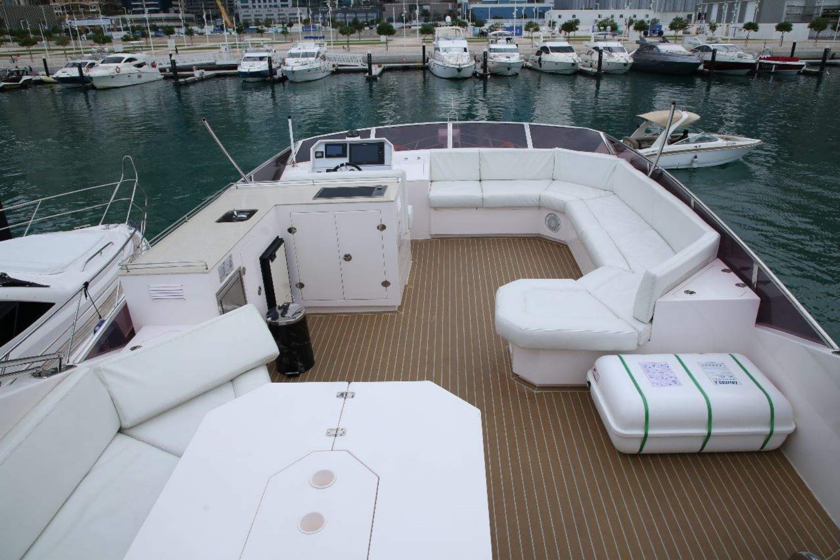 Integrity 70 ft Yacht: Spacious Open Sitting Area