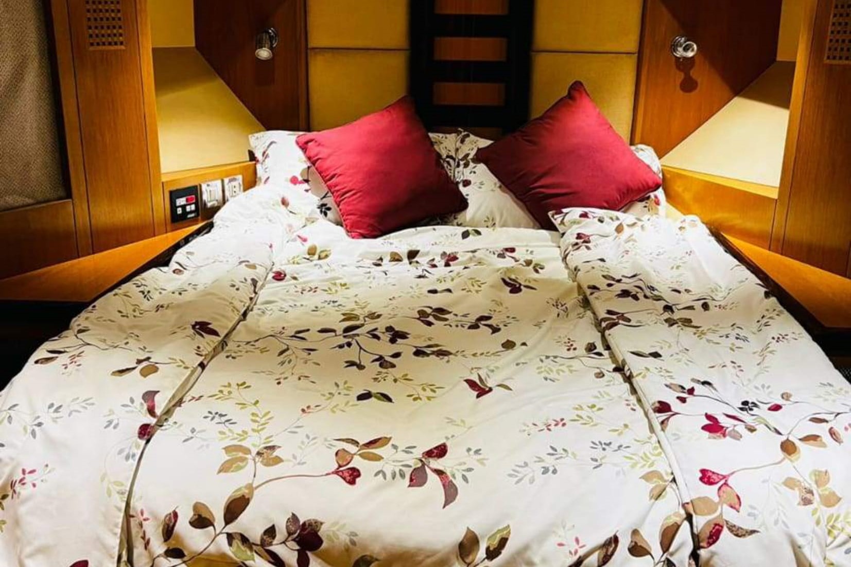 Majesty 50 ft Yacht Sleeping Area