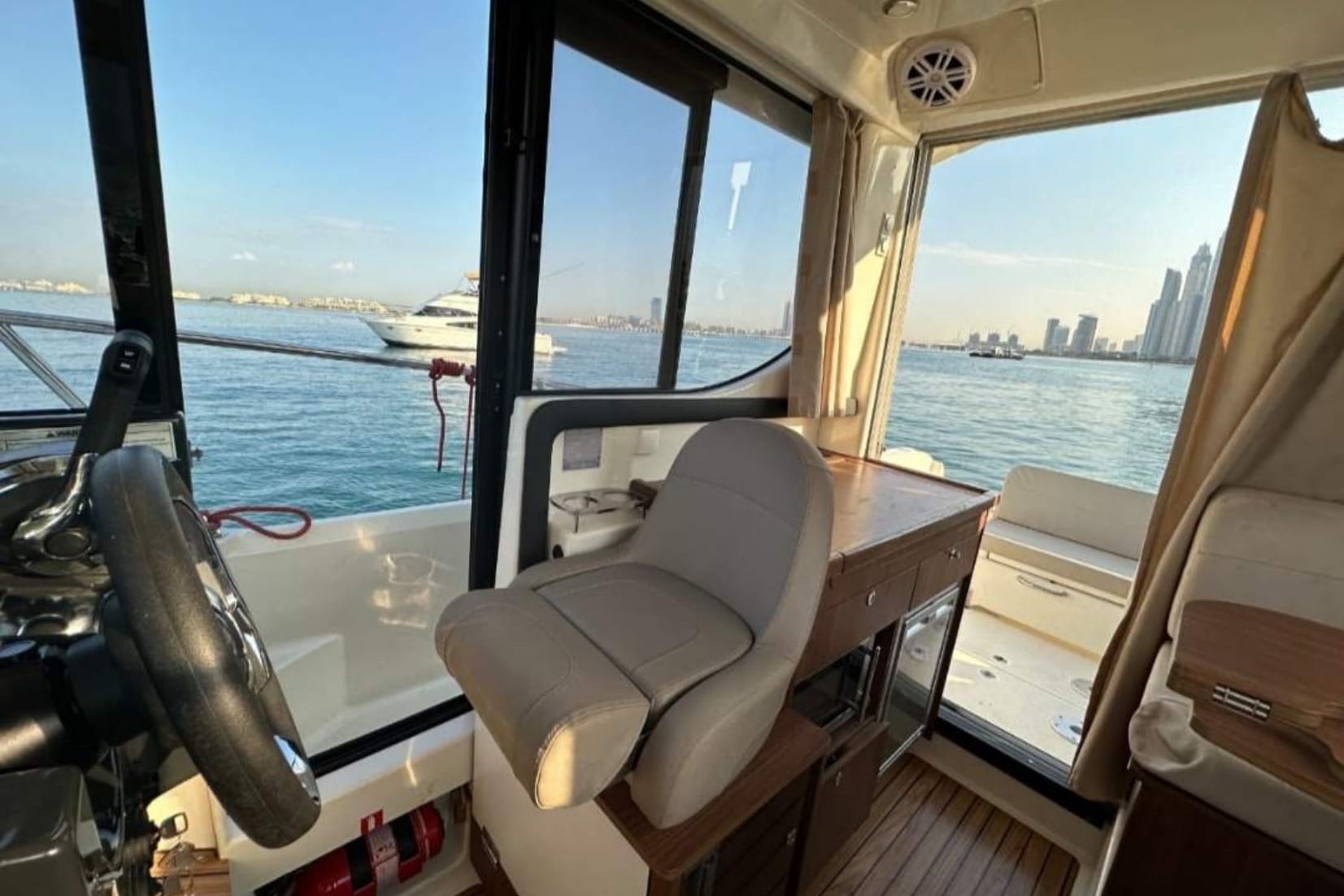 Sky 44 ft Yacht: Captain’s Seat