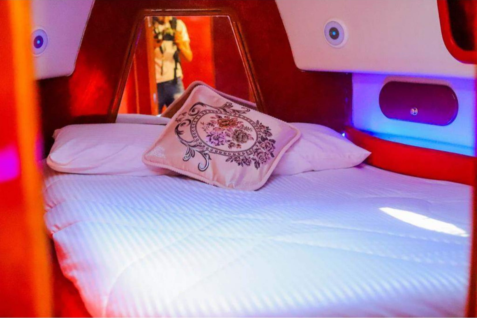 Restful Retreat: Walk Around 40 ft Yacht Sleeping Quarters